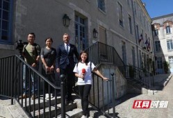 农村网红吃瓜事件视频,揭秘网络红人背后的真实生活